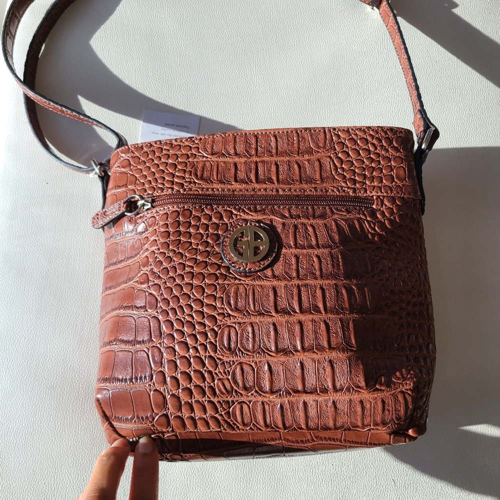 Giani Bernini - NWT - solid croc bucket crossbody